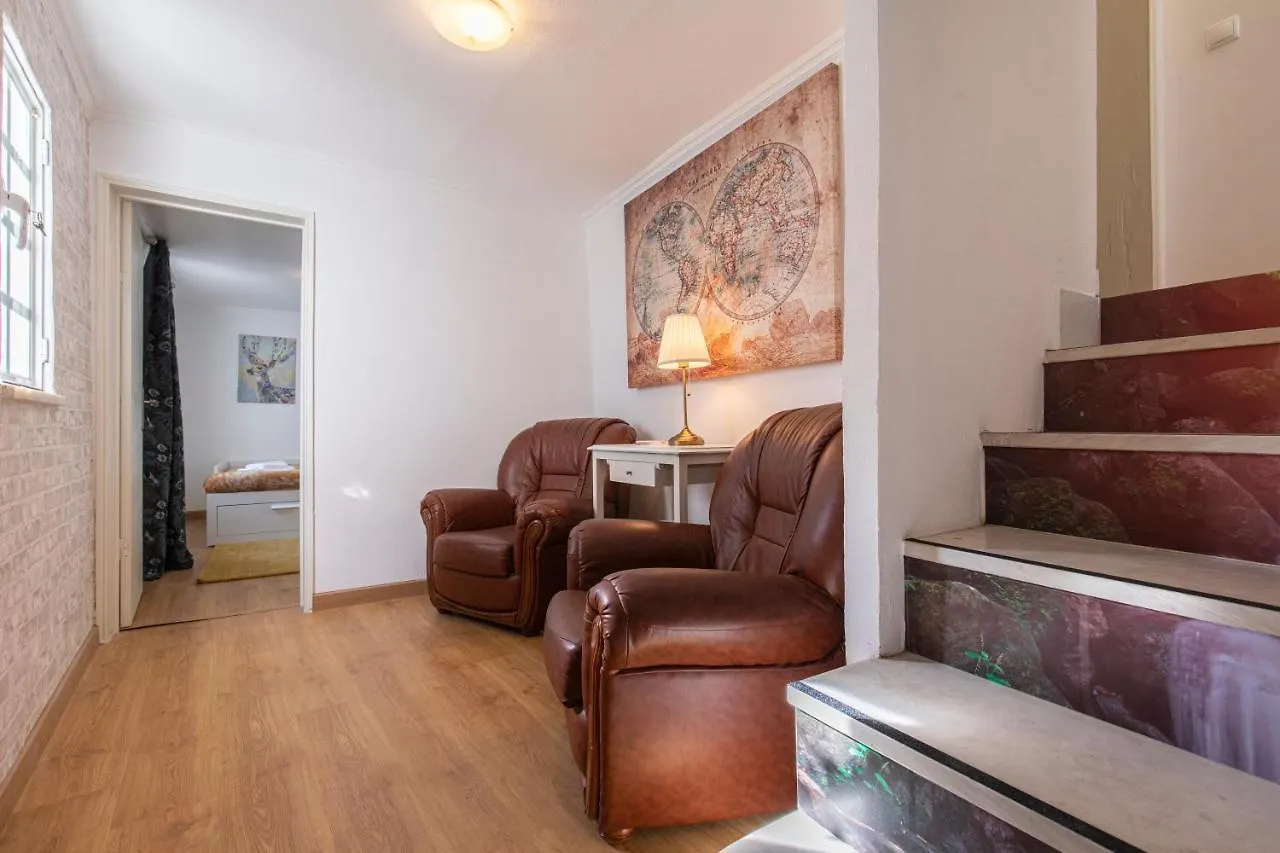 3 Bedroom Apt Near Av. Liberdade Lisbon Apartment